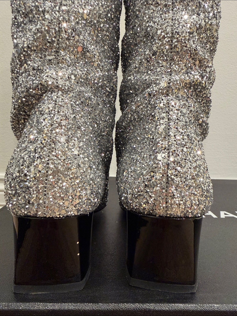 Chanel Silver Glitter Knee High Boots
Paris Fashion Week Iconic Runway 37.5 - Picture 15 of 17